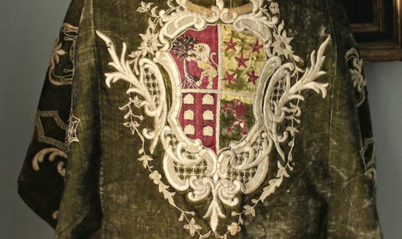 Scottish Armorial Embroidery on Jackets Explained