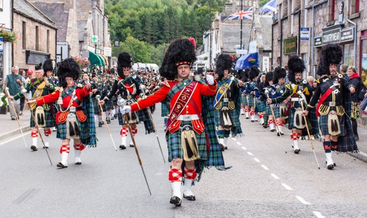Scottish Marching Pipe Bands: Tradition, Music & Identity