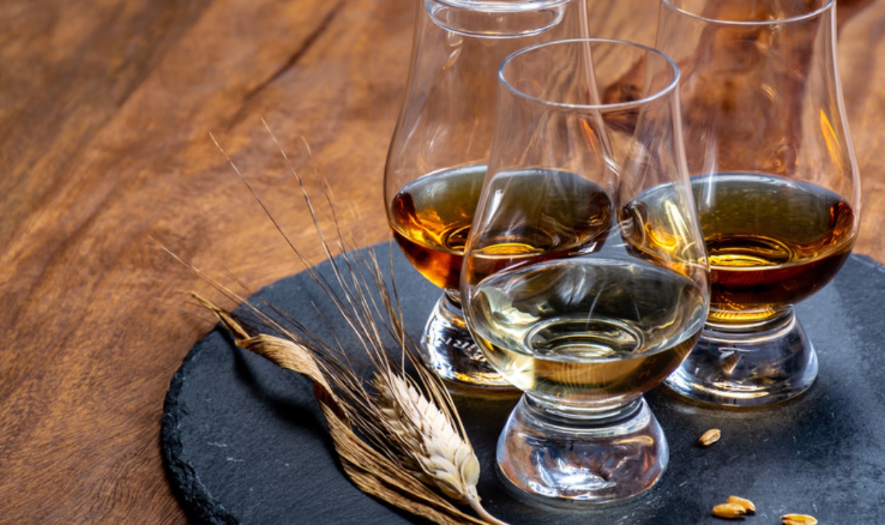 Scottish Whisky Tasting Guide: Flavors, Regions & Traditions
