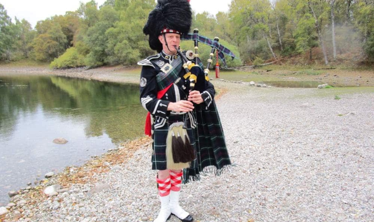 The Piper’s Plaid: History, Meaning, and Highland Tradition