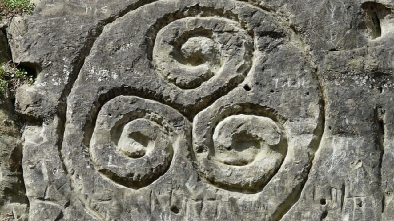 Celtic Triple Spiral Symbol (Triskele) Meaning